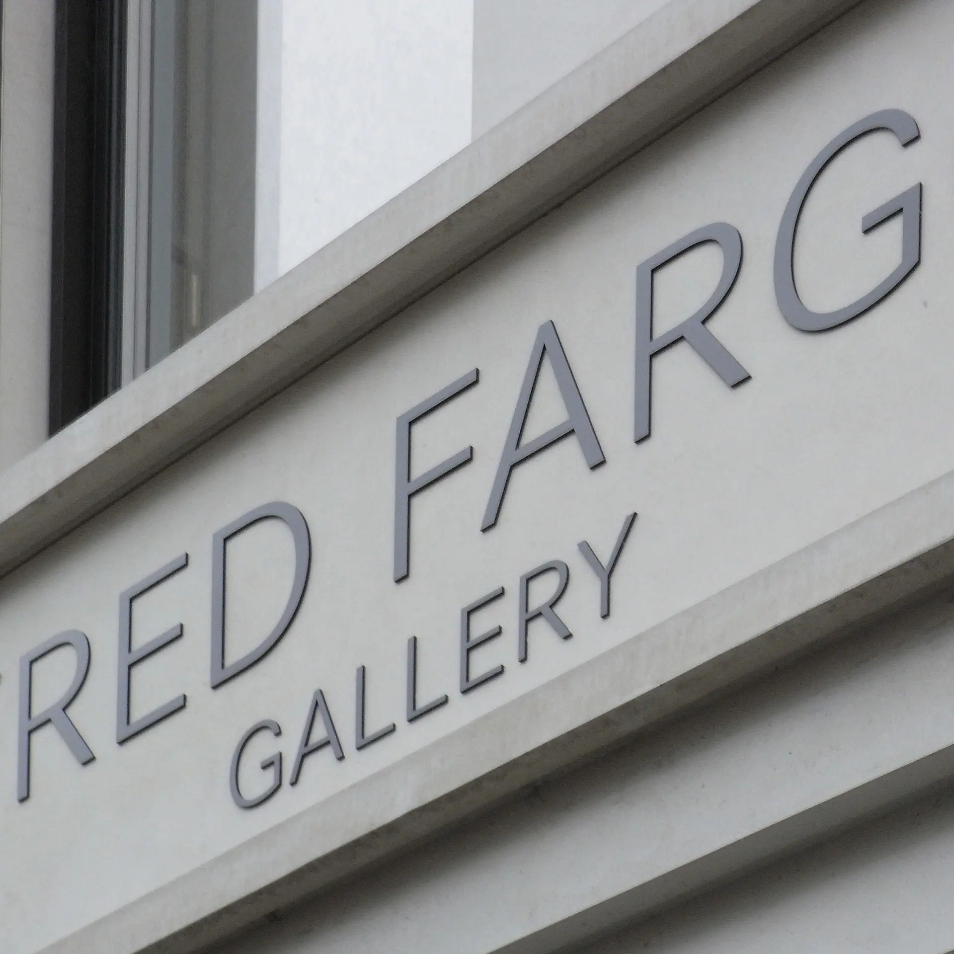 Gefräste Plexiglasbuchstaben von AR Display