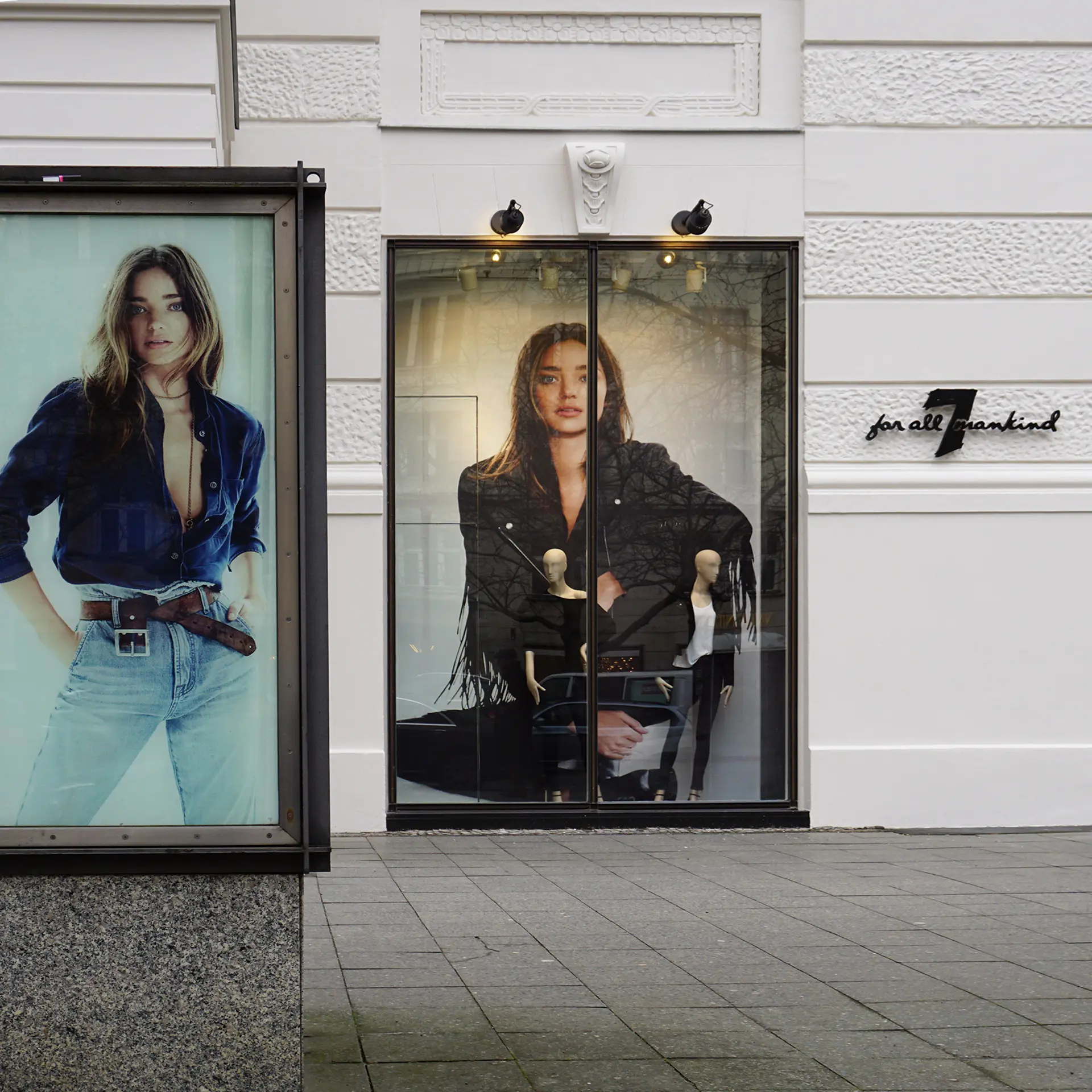 Schaufenstergestaltung für 7forallmankind von AR Display