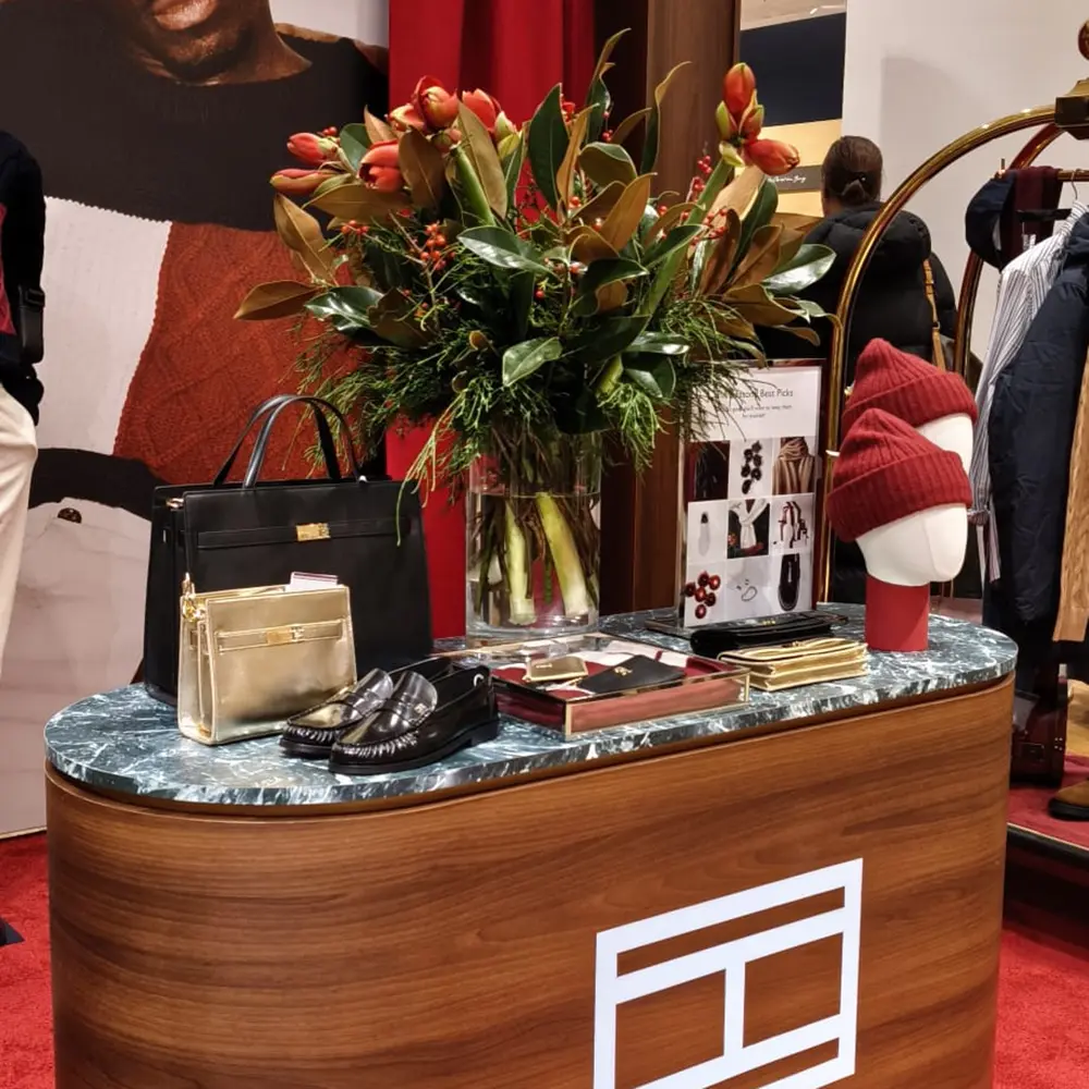 Pop-Up Konzept für Weihnachtkampagne für Tommy Hilfiger von AR Display